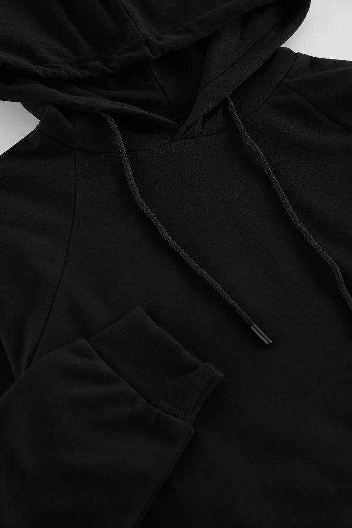 Svart basic huvtröja i oversize/bred passform med fleecefoder